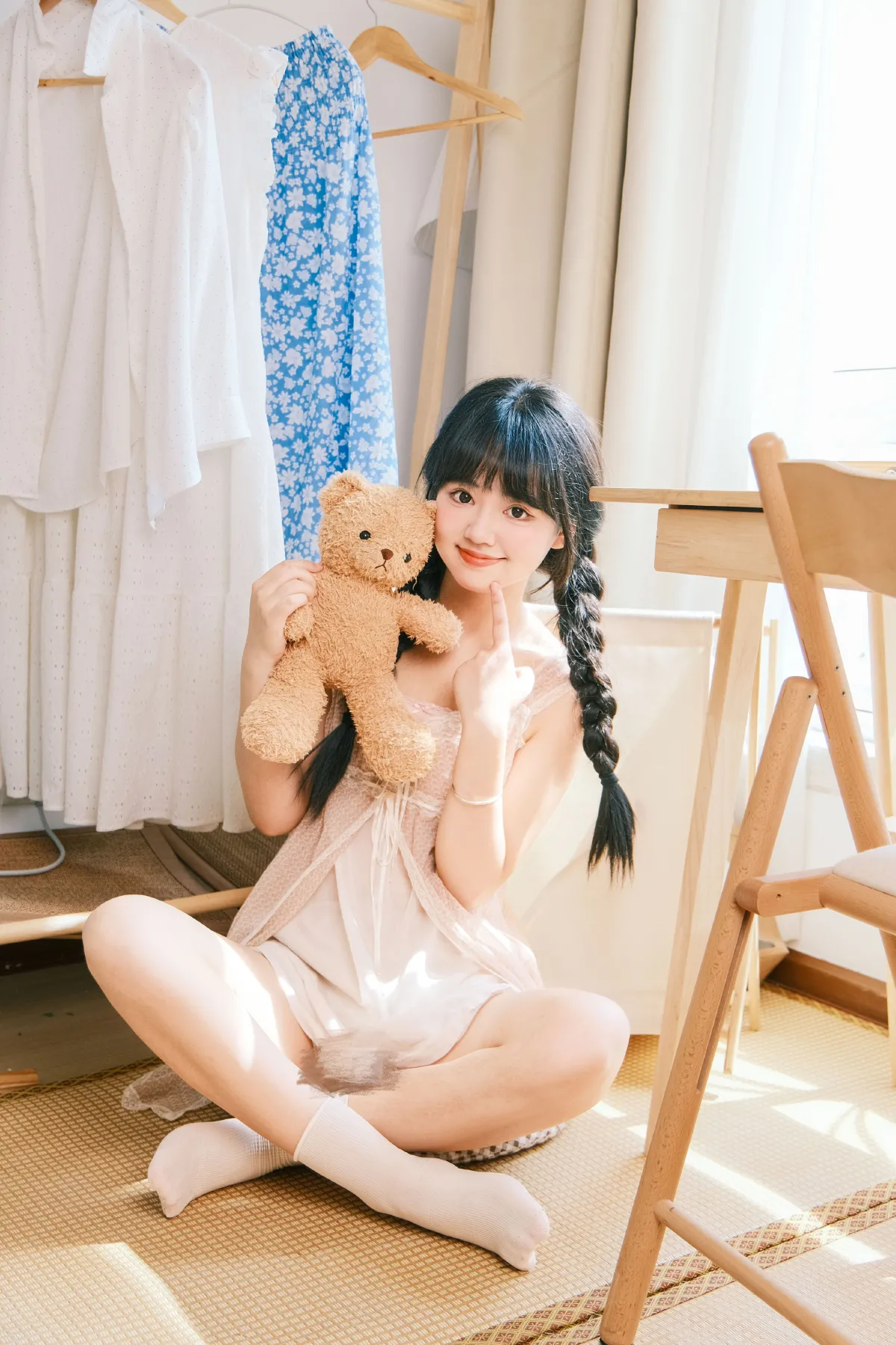 日系少女居家拍照3