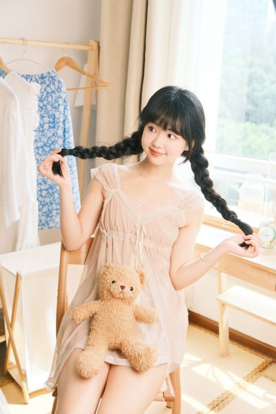 日系少女居家拍照