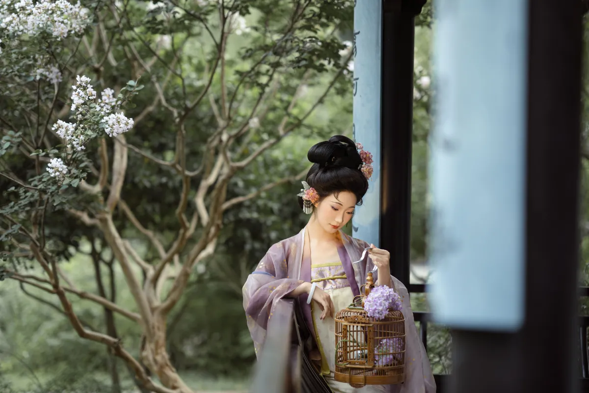 庭前紫薇初作花3