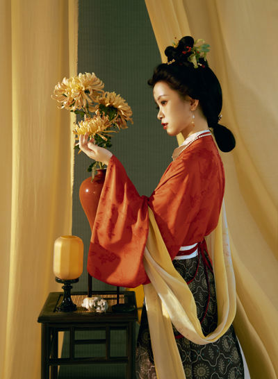 仕女图|一穗灯花似梦中