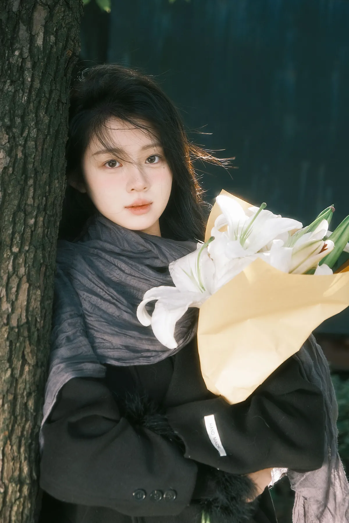 她有种近乎神性的美