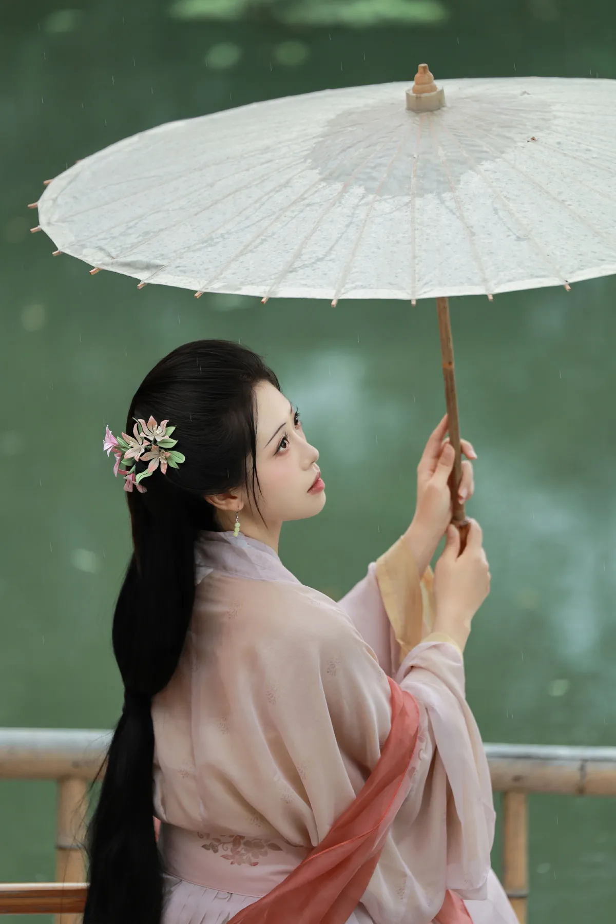盼风雨来，能留你在此