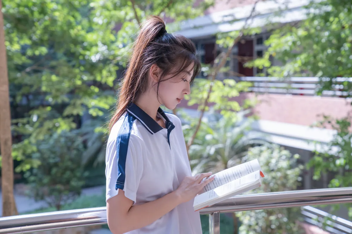 蓝白校服里的青春图鉴