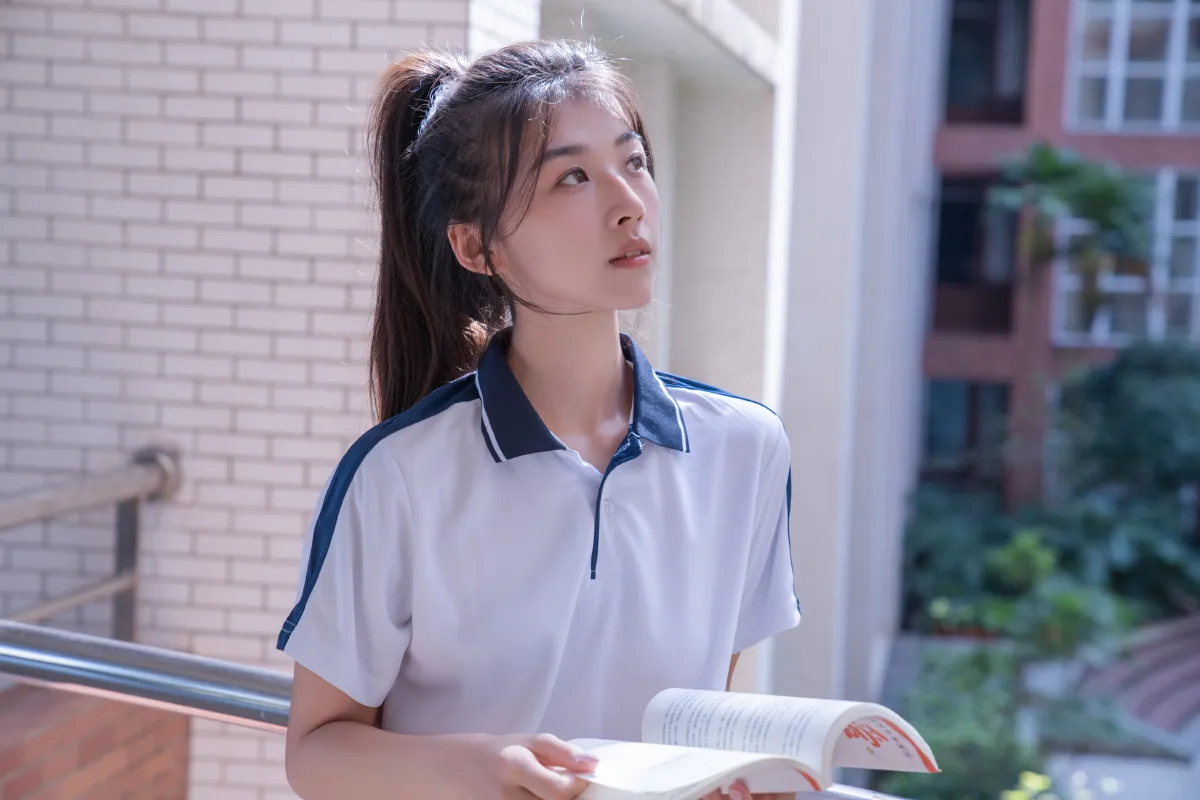 蓝白校服里的青春图鉴