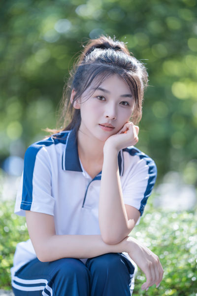 蓝白校服里的青春图鉴