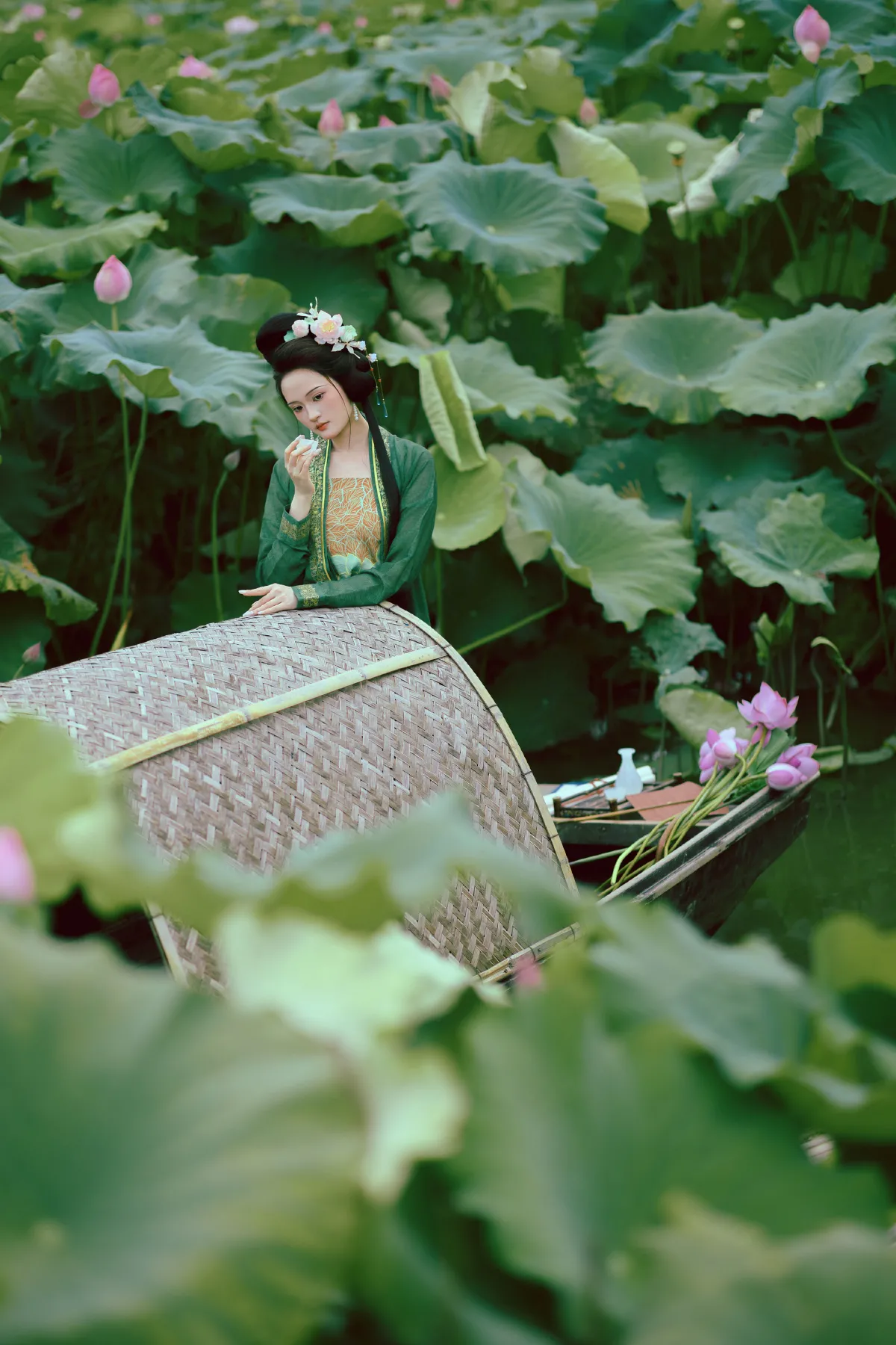误入藕花
