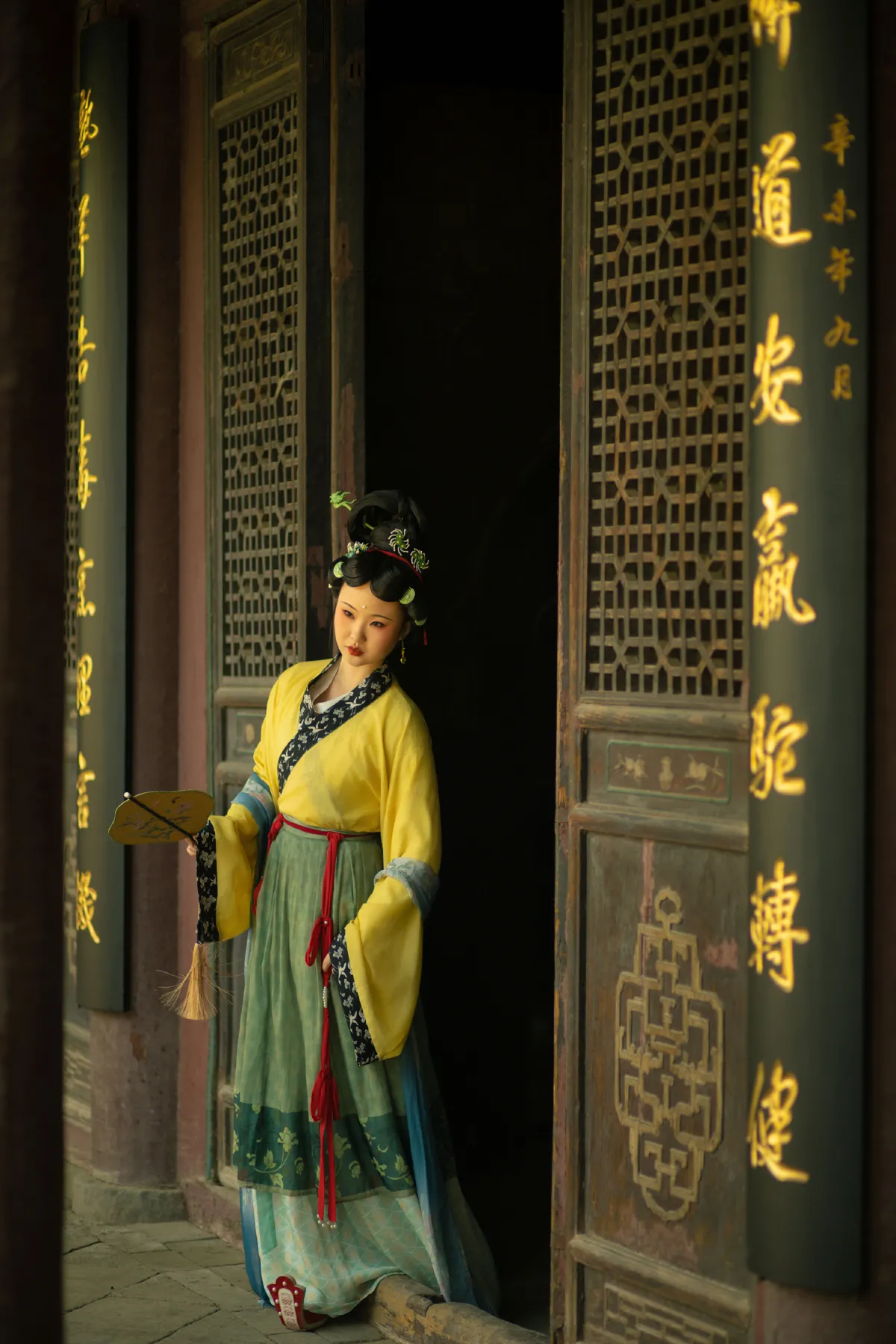 梅花宋仕女