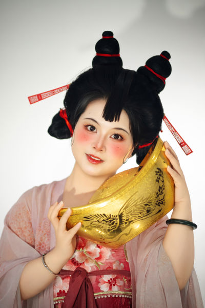 石叽娘娘肖像照