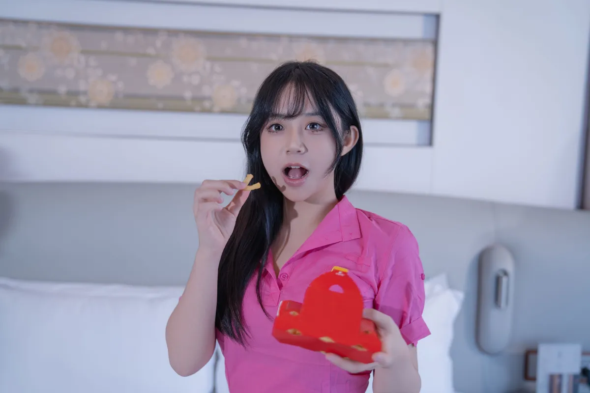 绯色慵懒：独处时光的微醺格调