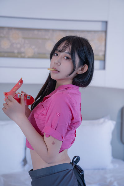 绯色慵懒：独处时光的微醺格调