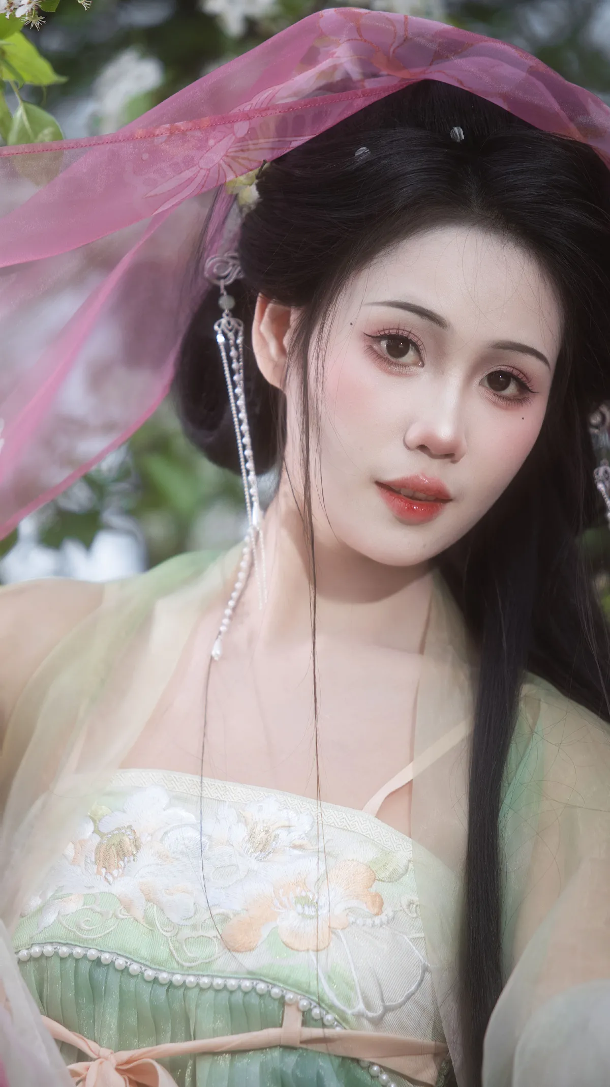 海棠未雨， 梨花先雪  