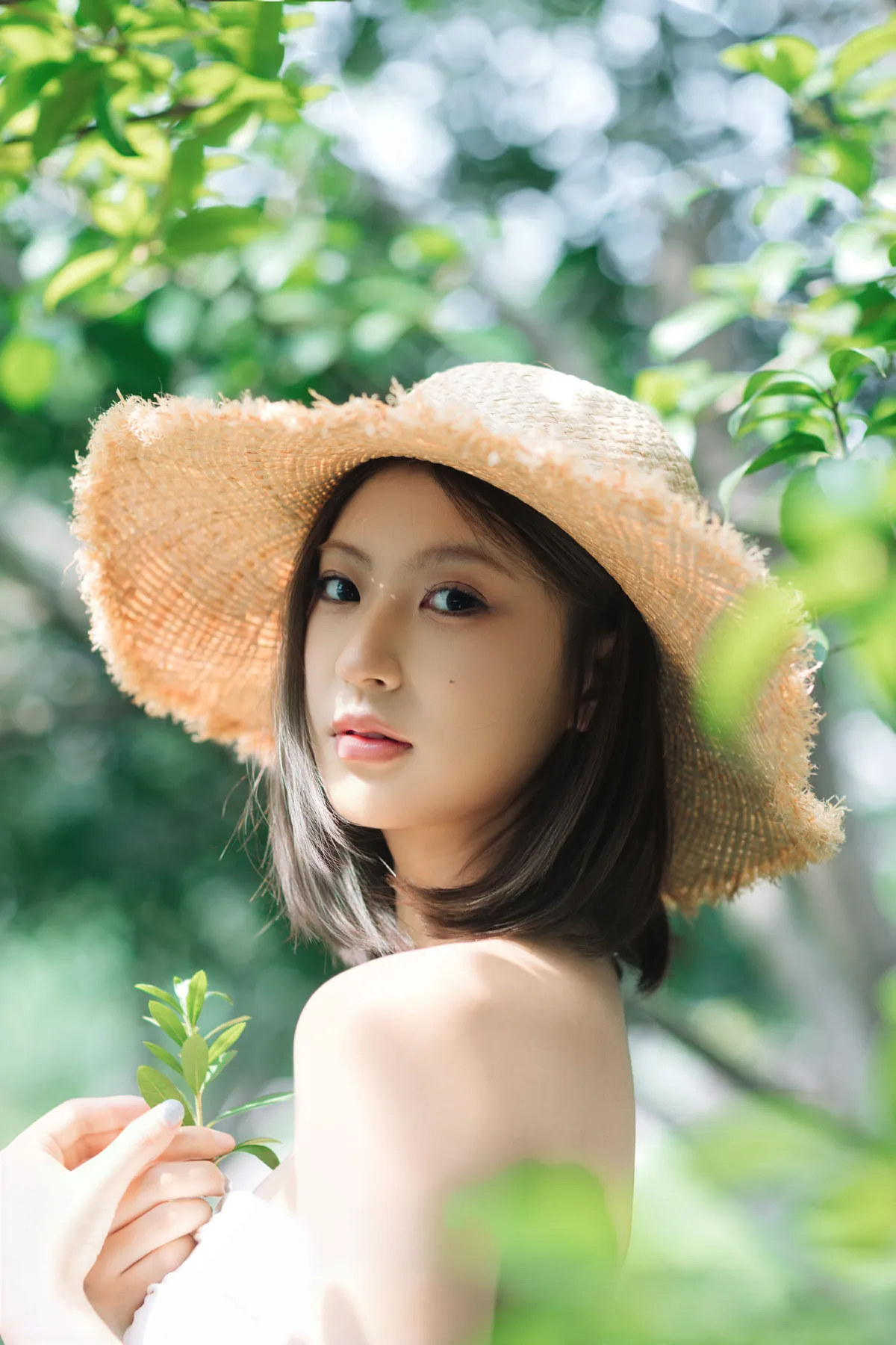 阴天白裙