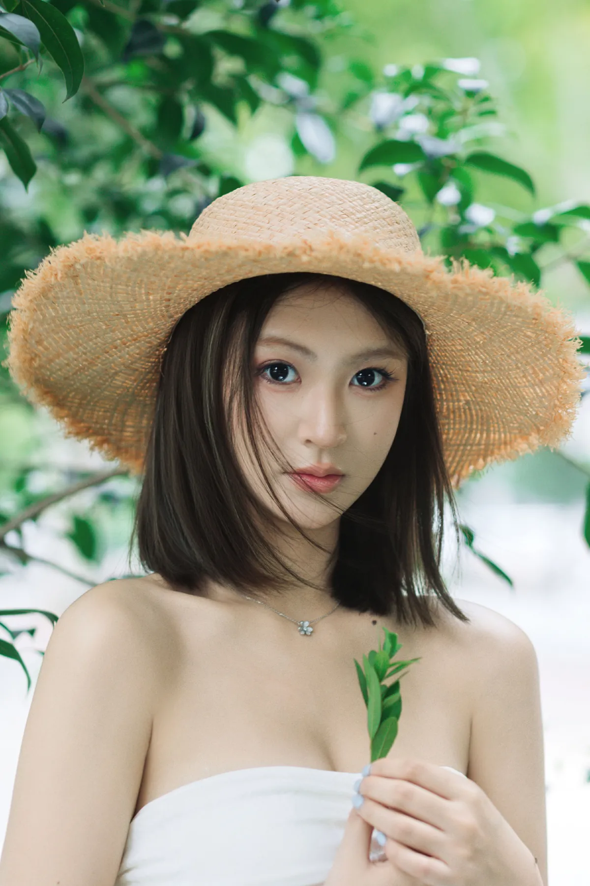 阴天白裙
