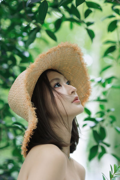阴天白裙