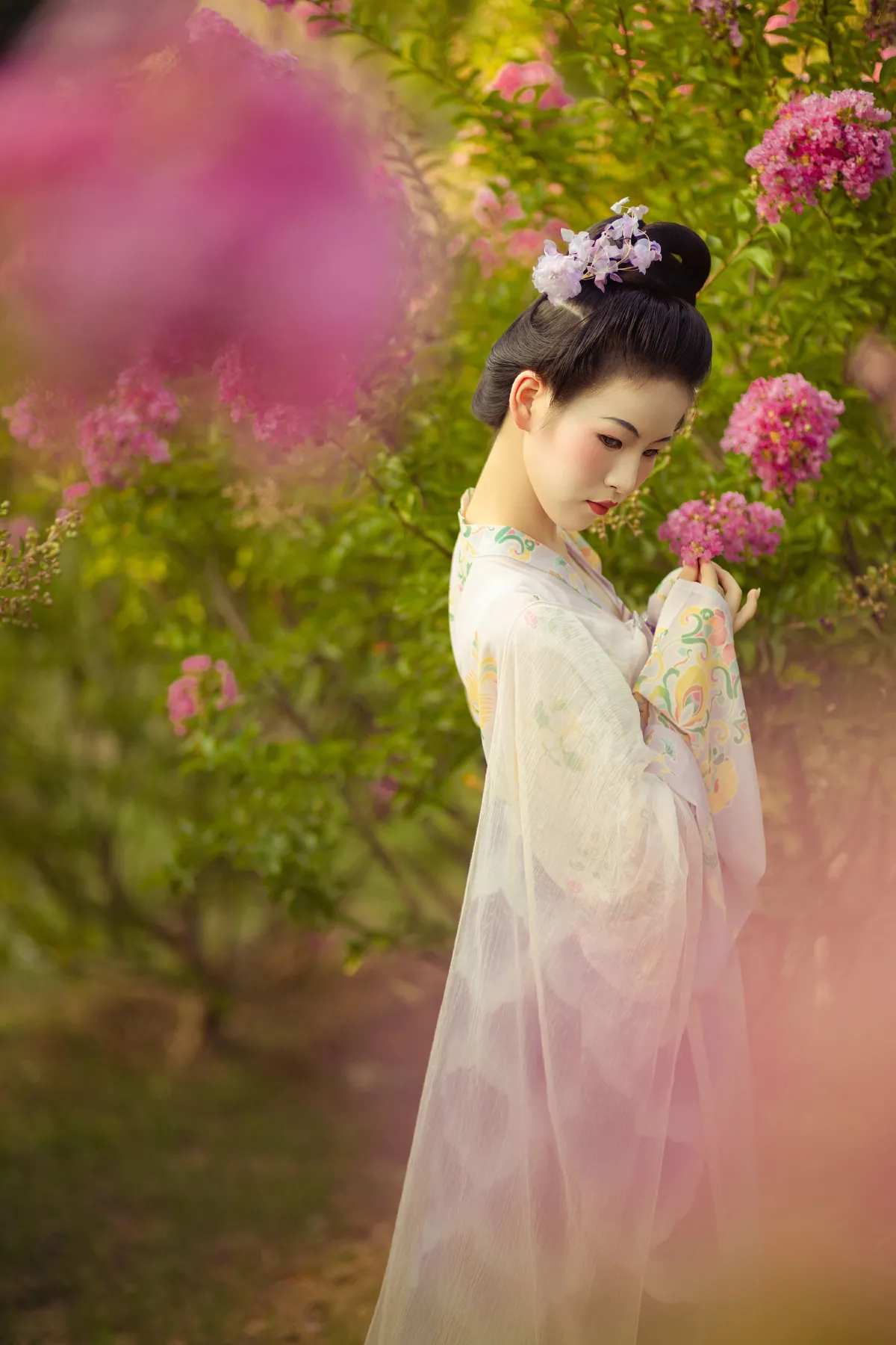 中晚唐｜照花前后镜，花面交相映