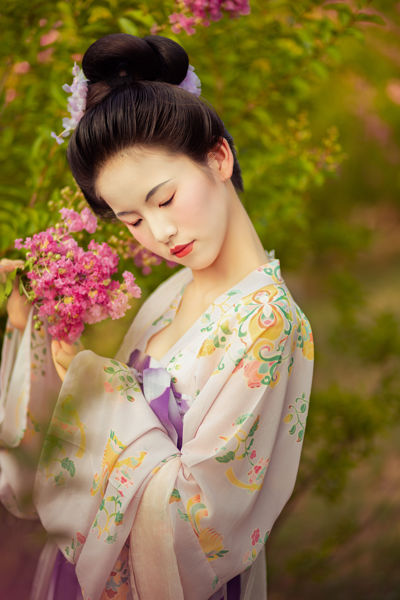 中晚唐｜照花前后镜，花面交相映