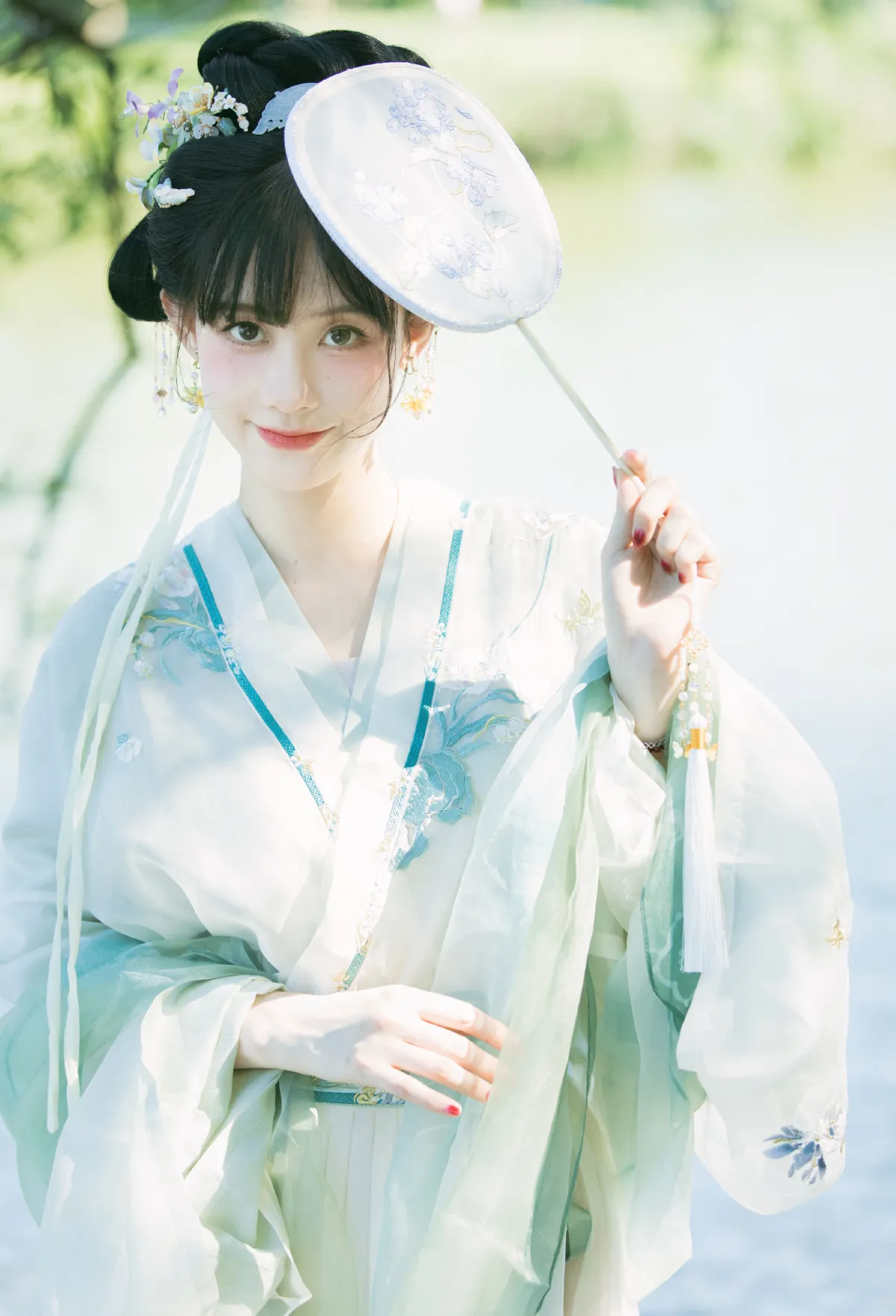 夏早日初长，南风草木香