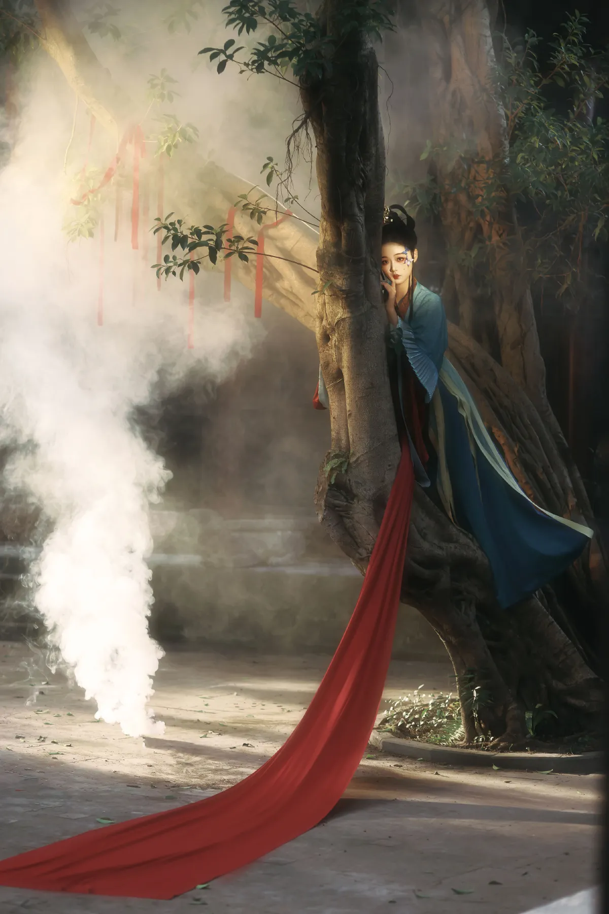 云霄不可望 空欲仰神女