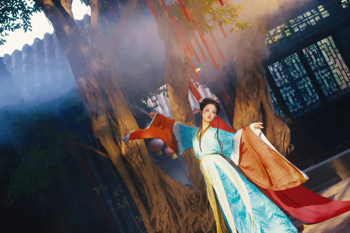 云霄不可望 空欲仰神女
