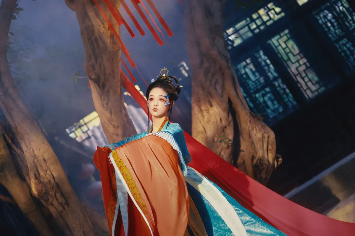 云霄不可望 空欲仰神女