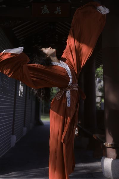 一袭红衣尽风华