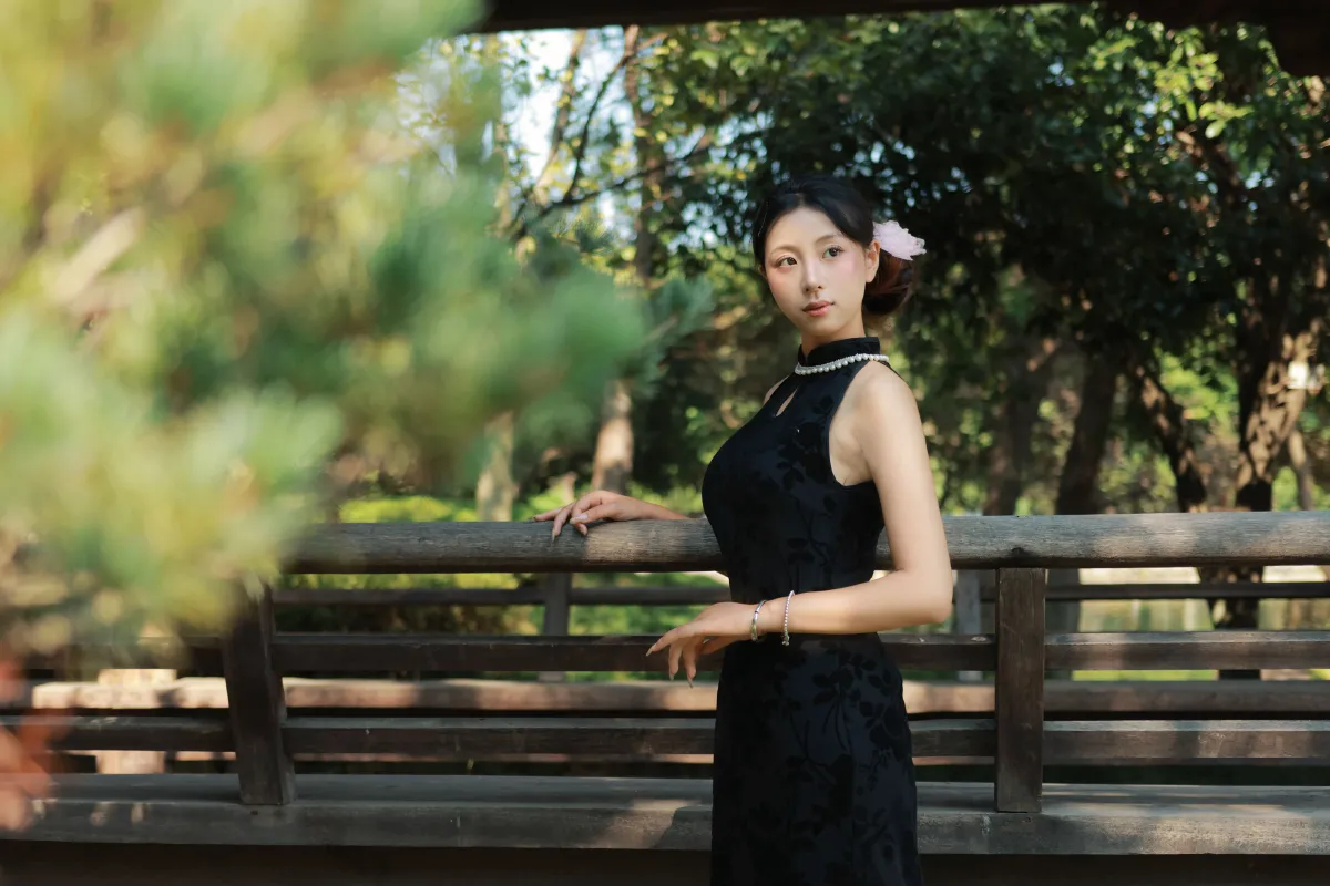 黑色珍珠旗袍