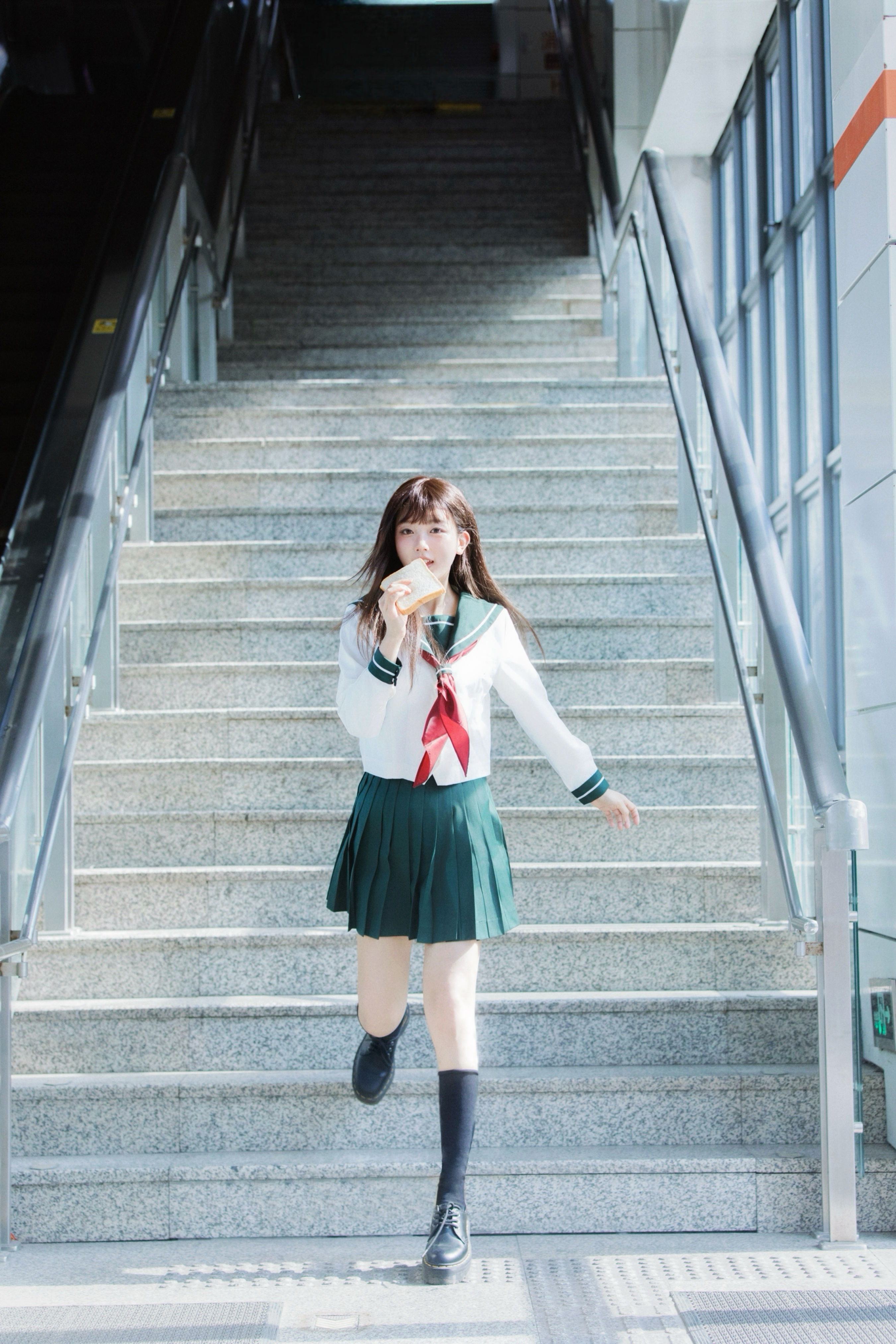 地铁女孩