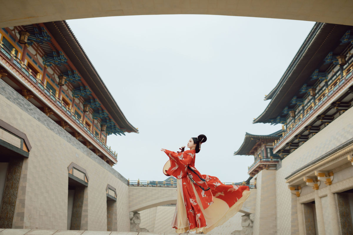 辜深深_薄菏《花露浓》美图作品图片4