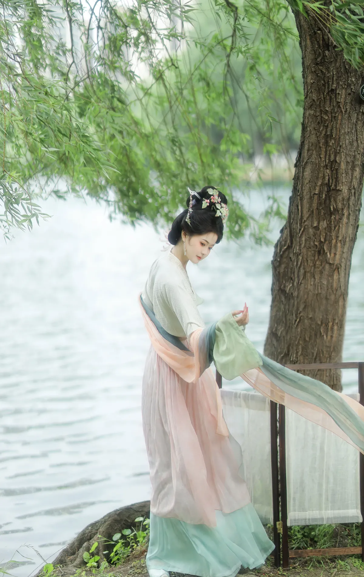 所谓伊人，在水一方