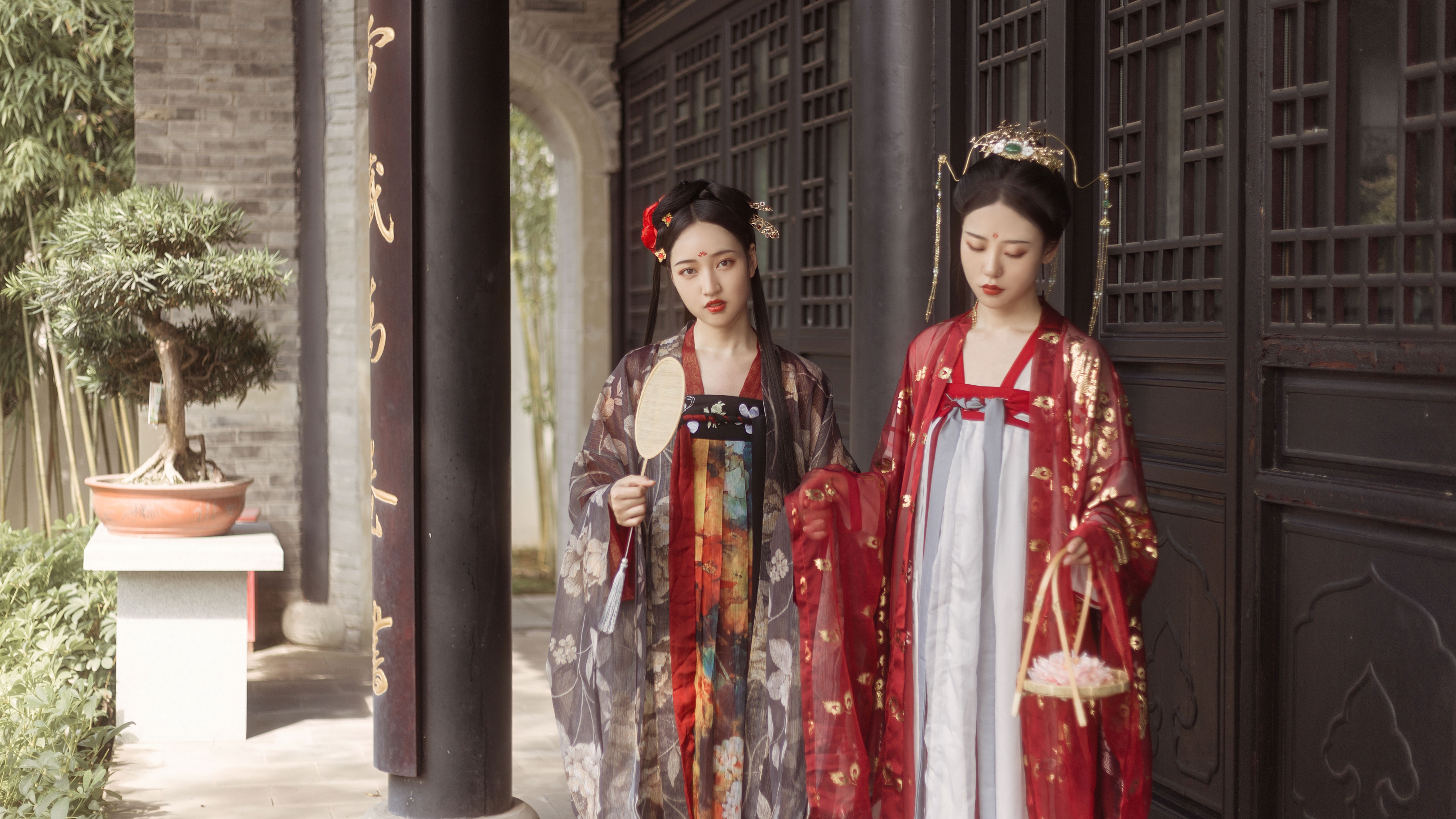 人闲桂花落