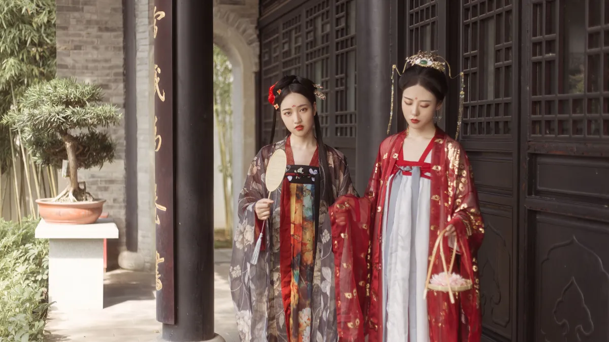 人闲桂花落