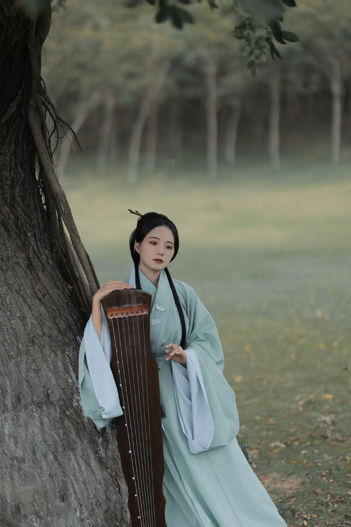 山中抚琴