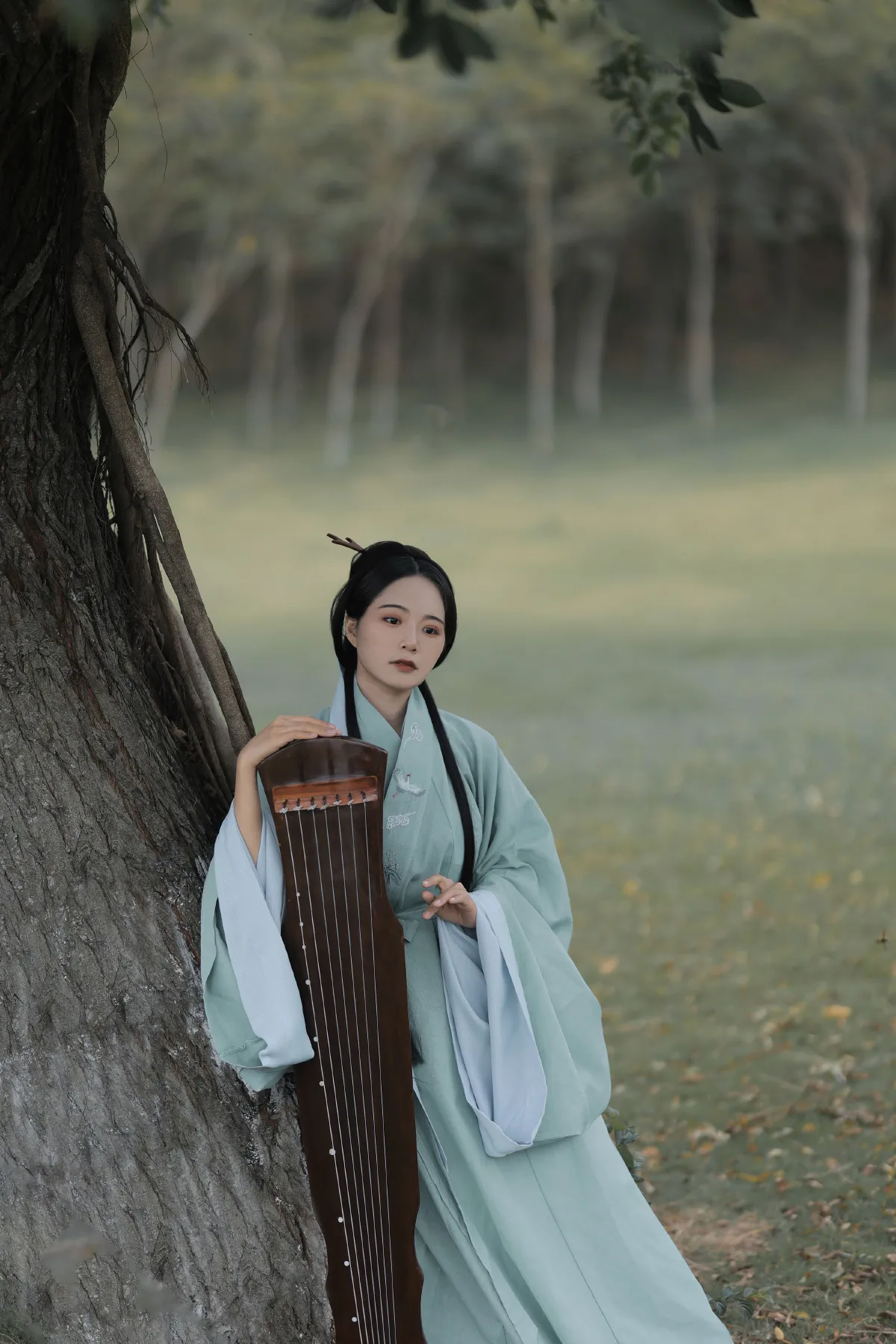 山中抚琴2