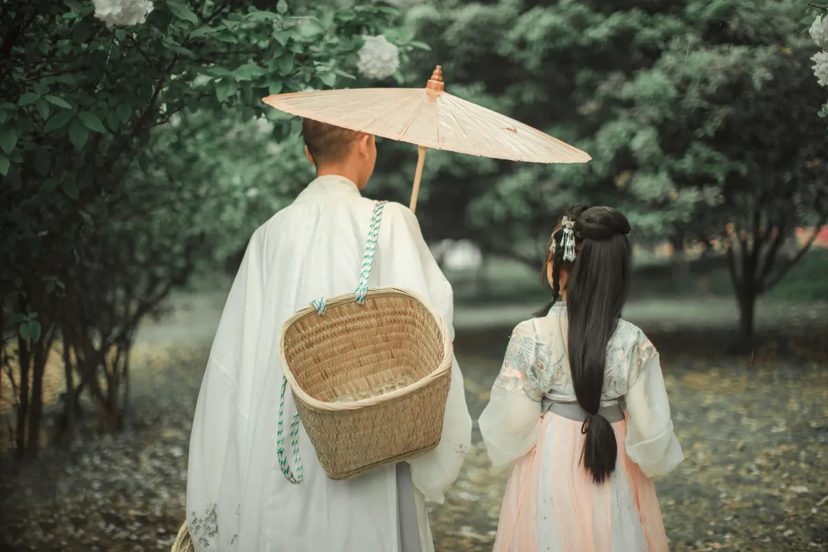 薄荷白_猪系少女日_青暮从山《拂花》美图作品图片4