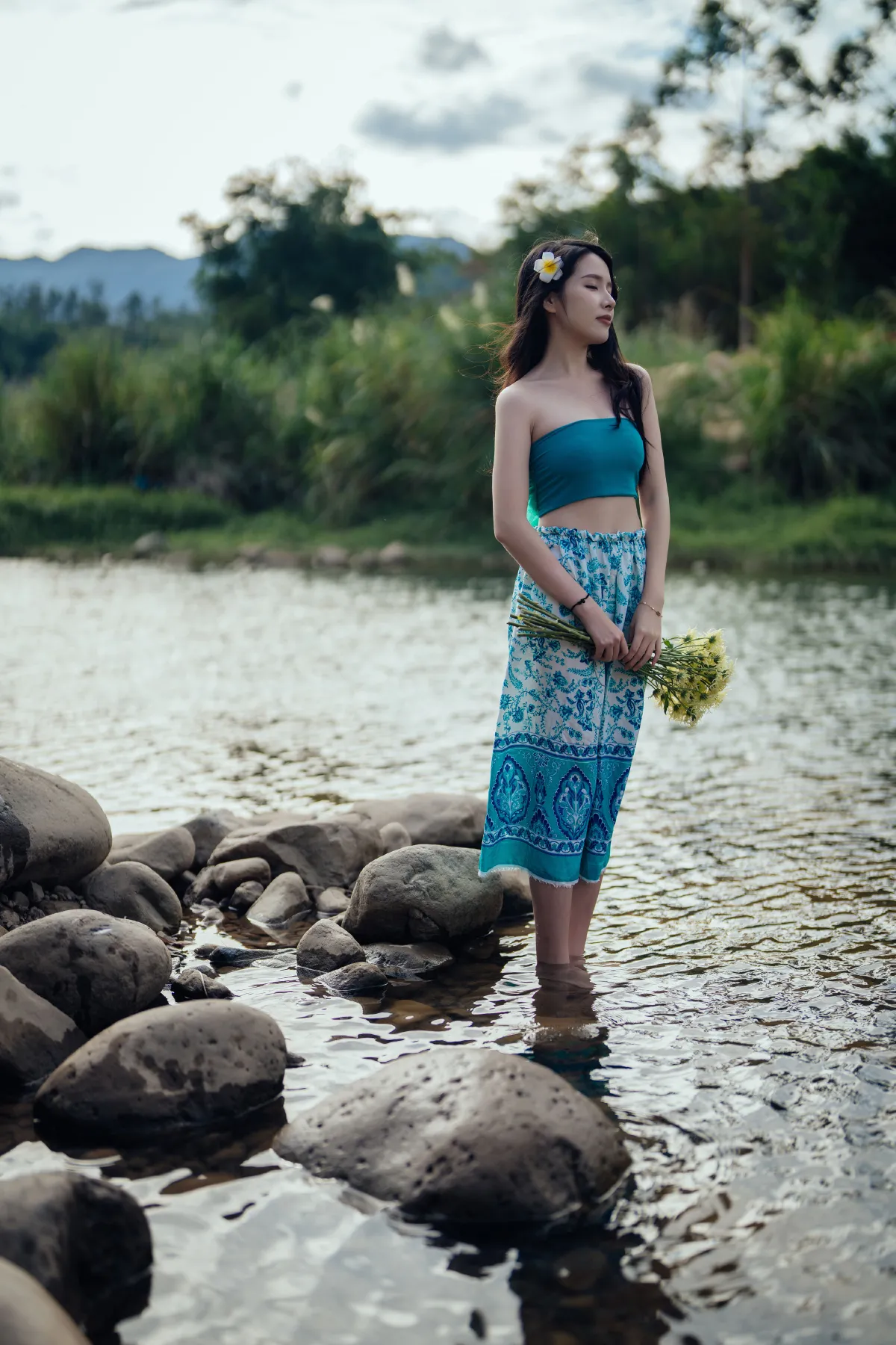 溪水叮咚，美人沐浴，沁人心脾1