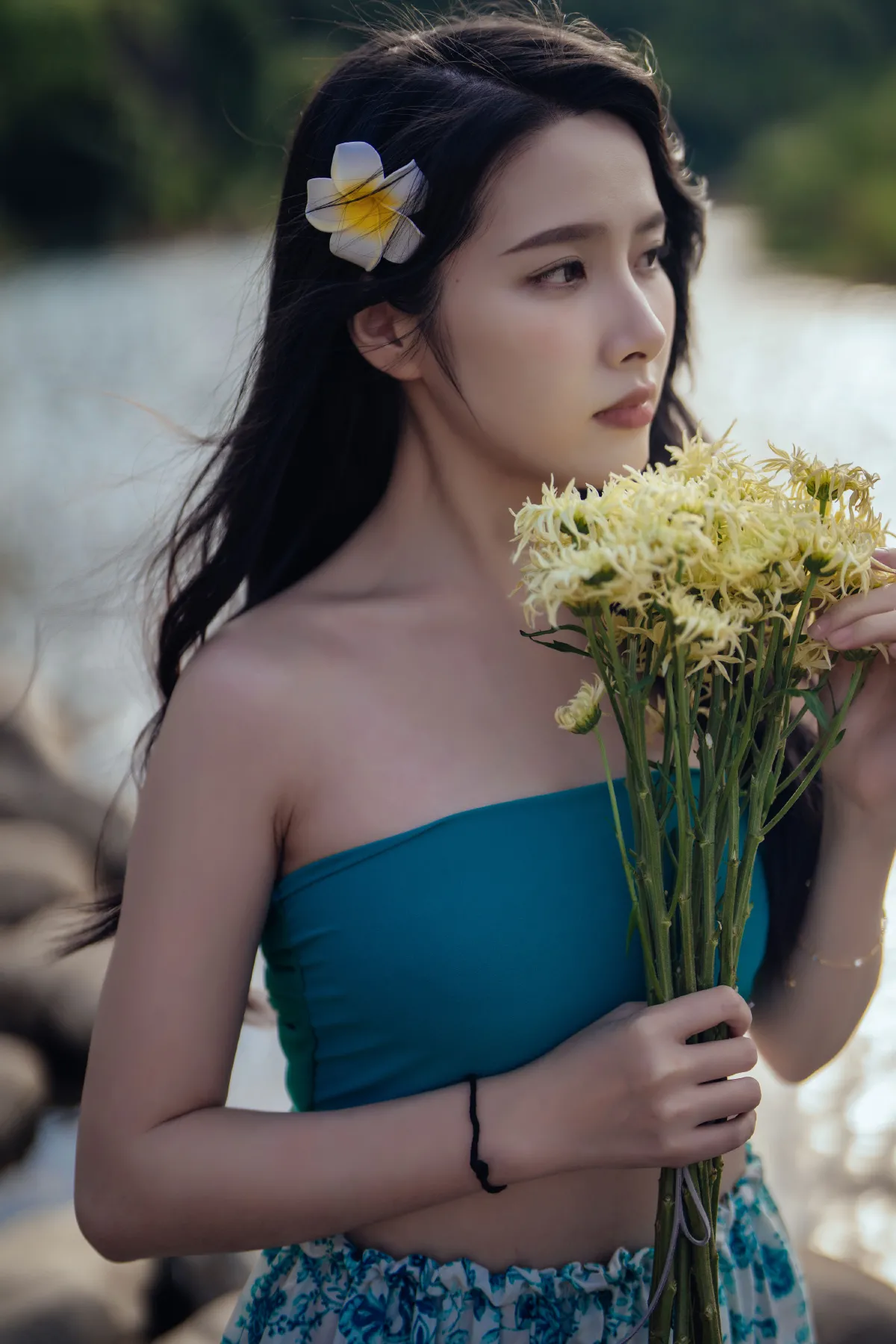 溪水叮咚，美人沐浴，沁人心脾