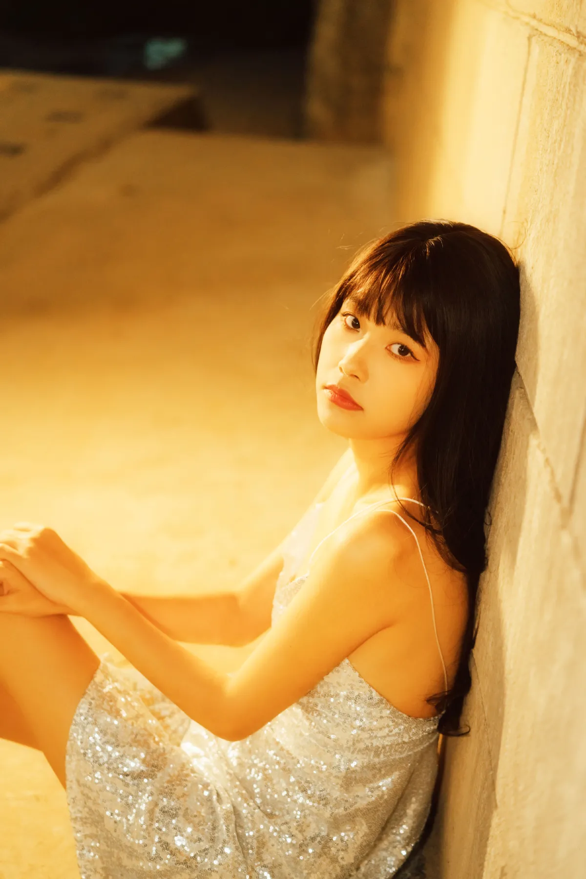 桥洞下的少女