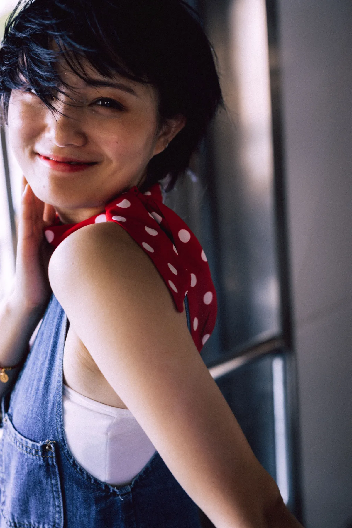 短发女孩