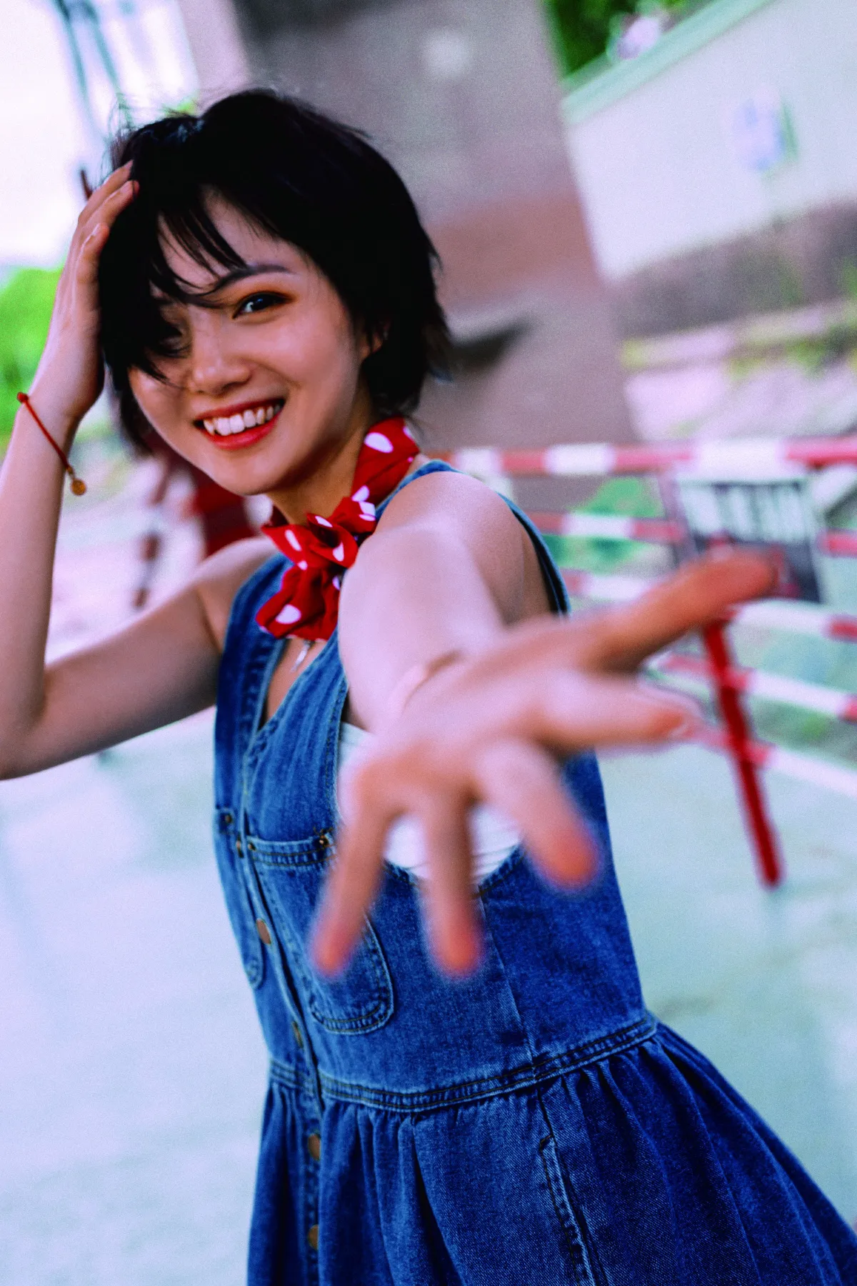 短发女孩1