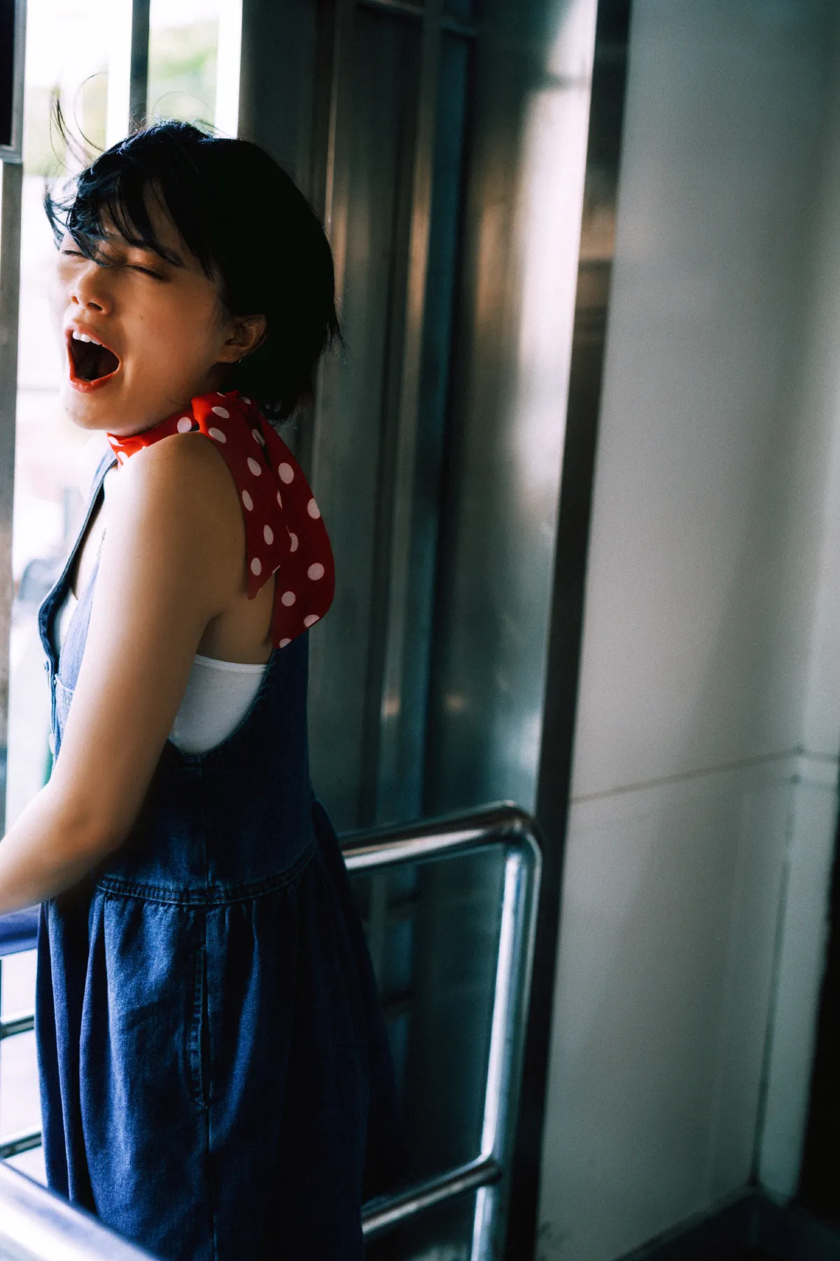 短发女孩3
