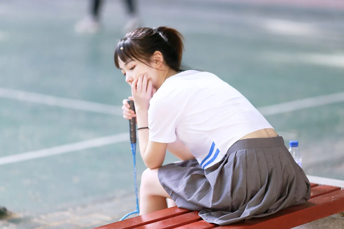 阳光下的运动女孩