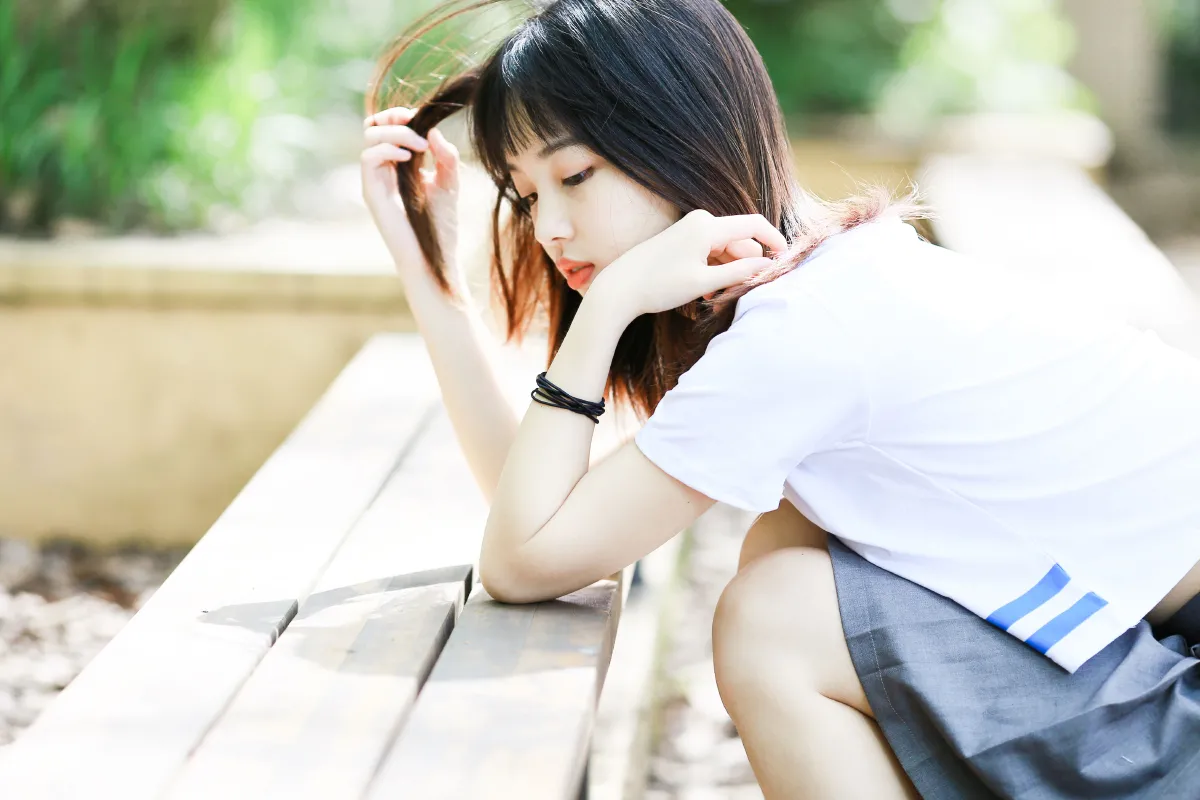 阳光下的运动女孩