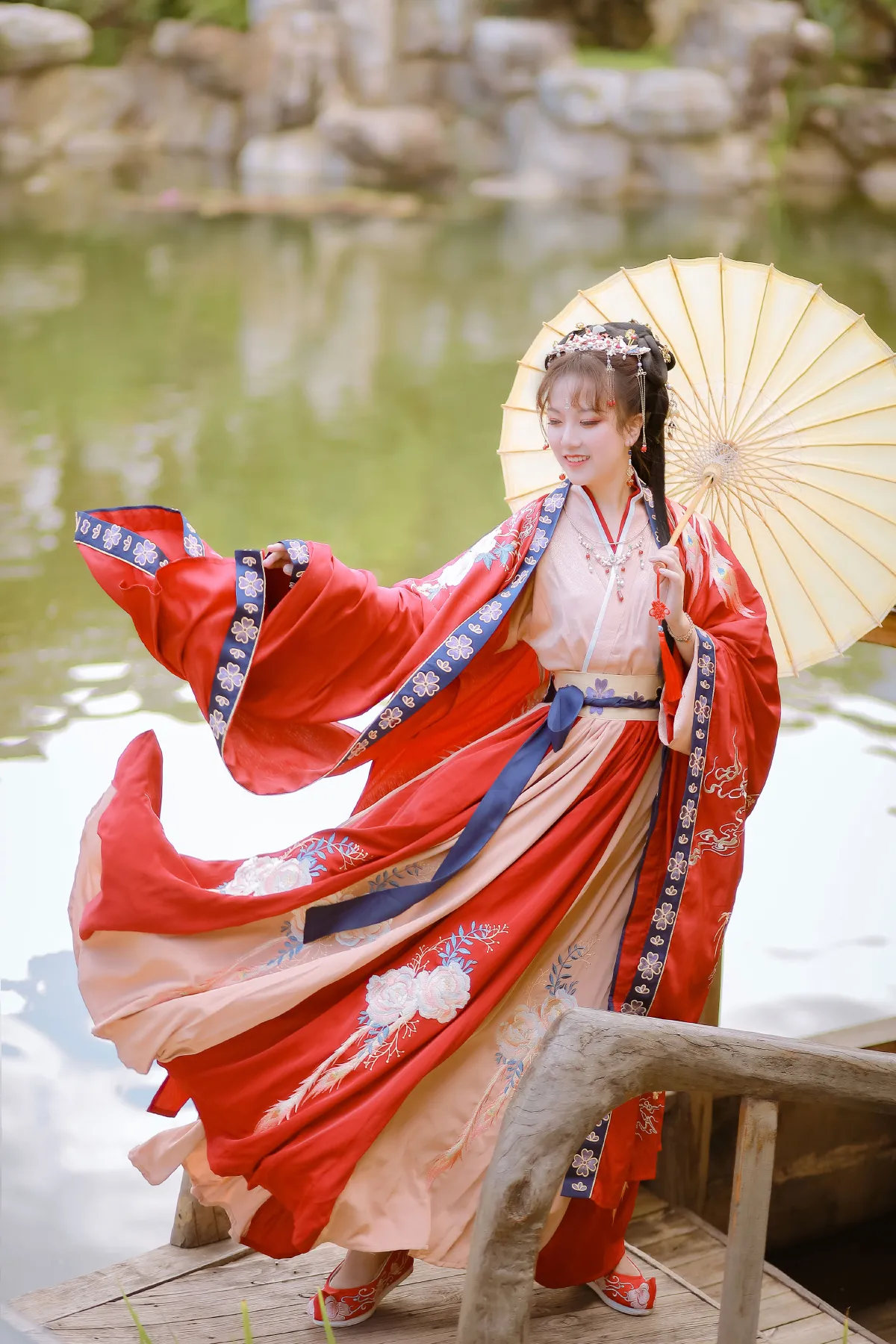 丽人游园