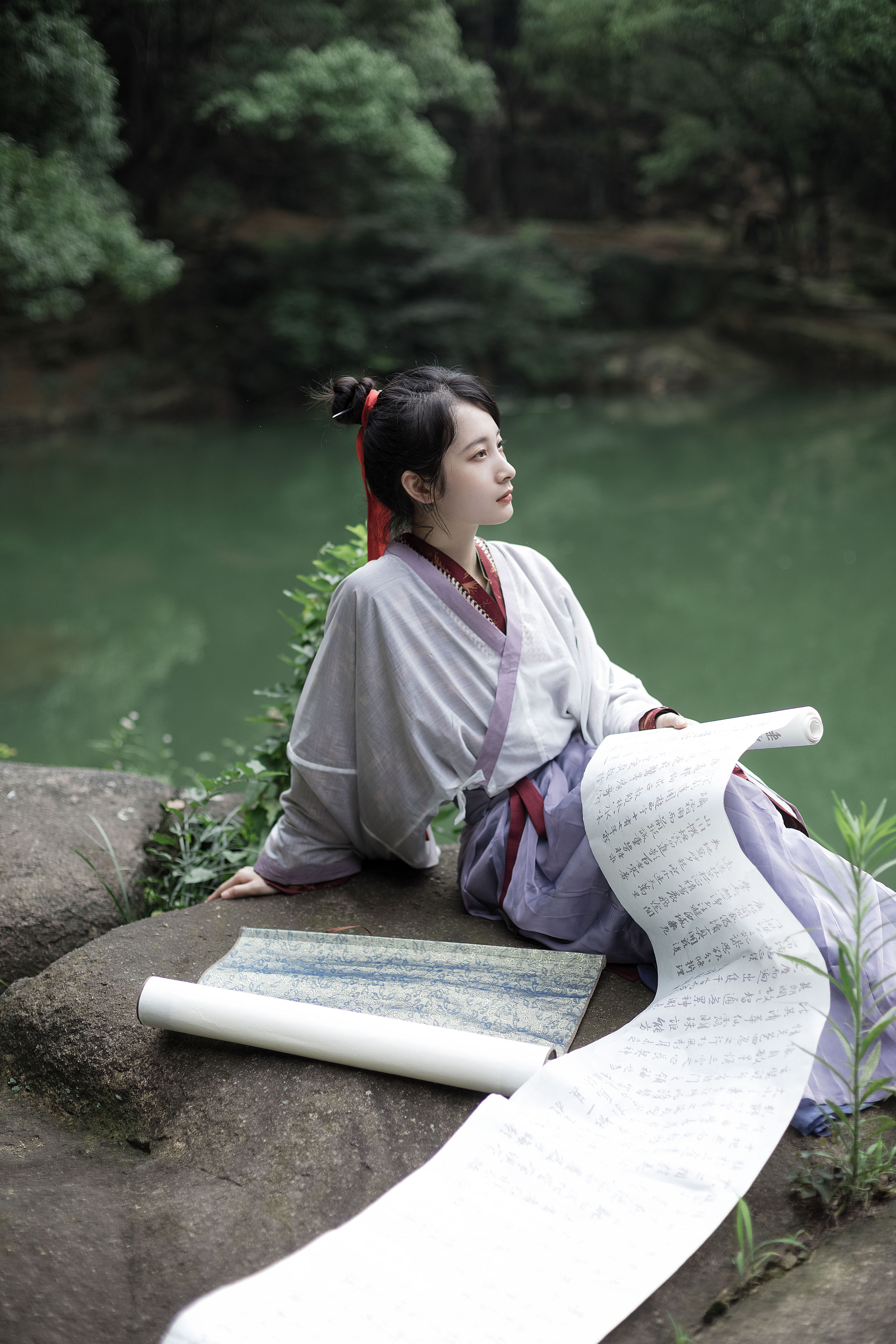 叶底藏花一度，梦里踏雪几回