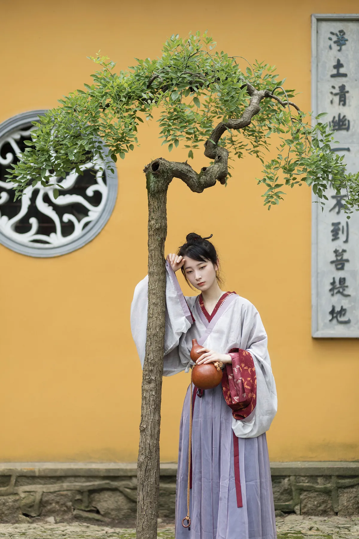 叶底藏花一度，梦里踏雪几回