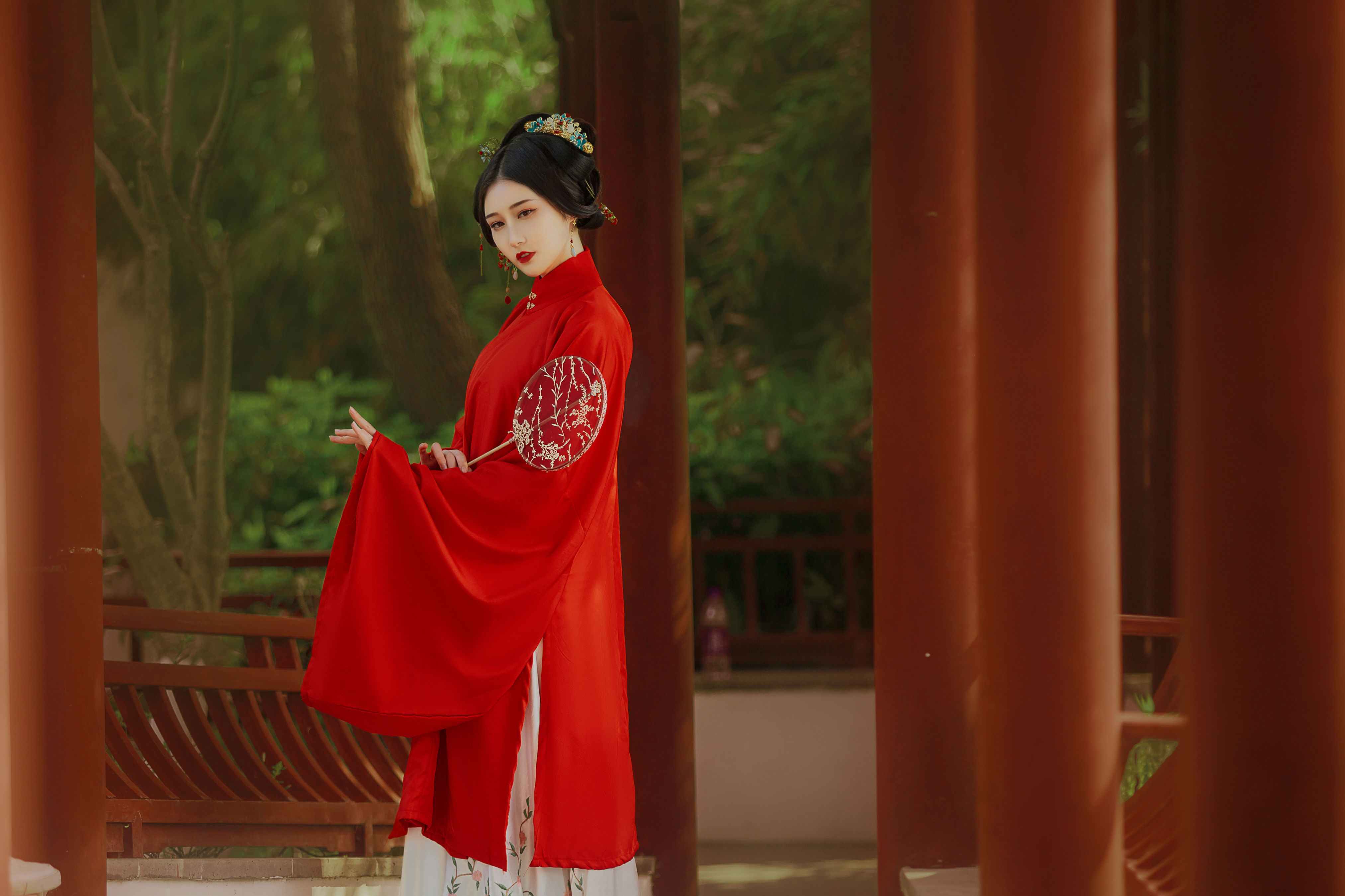 满院春