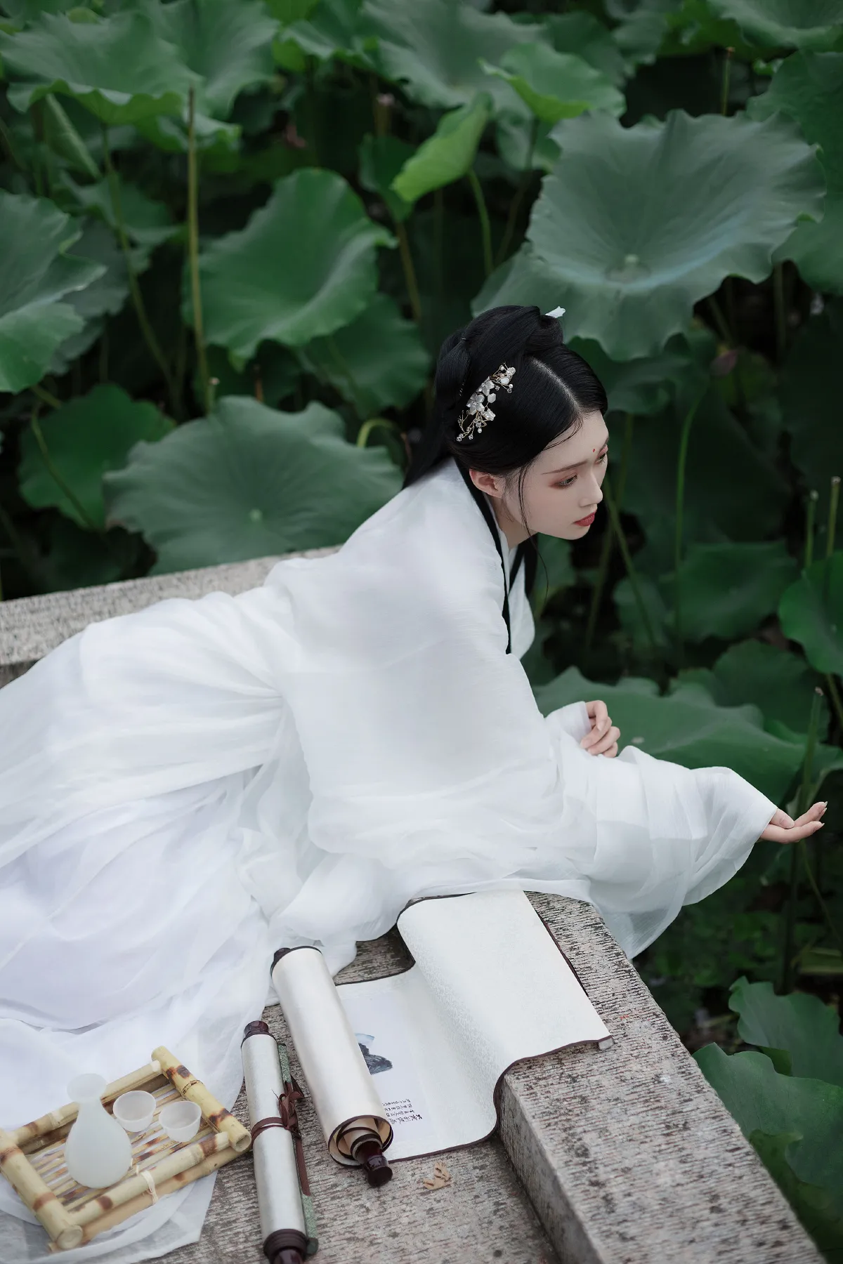 层波潋滟远山横 一笑一倾城