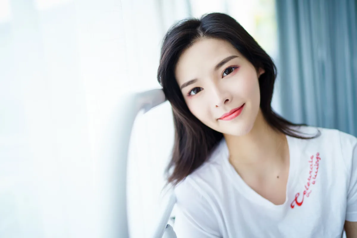 大长腿女孩的私房照