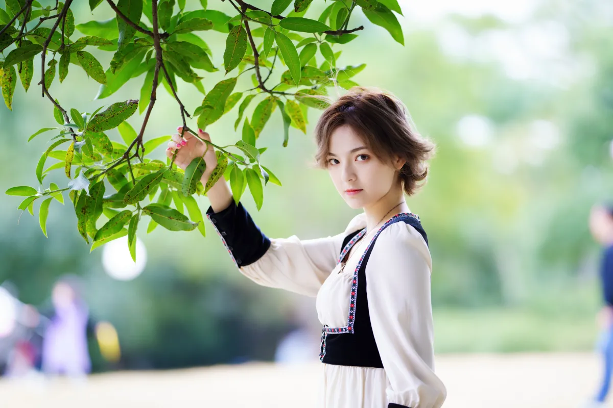 爱笑的哈萨克族少女