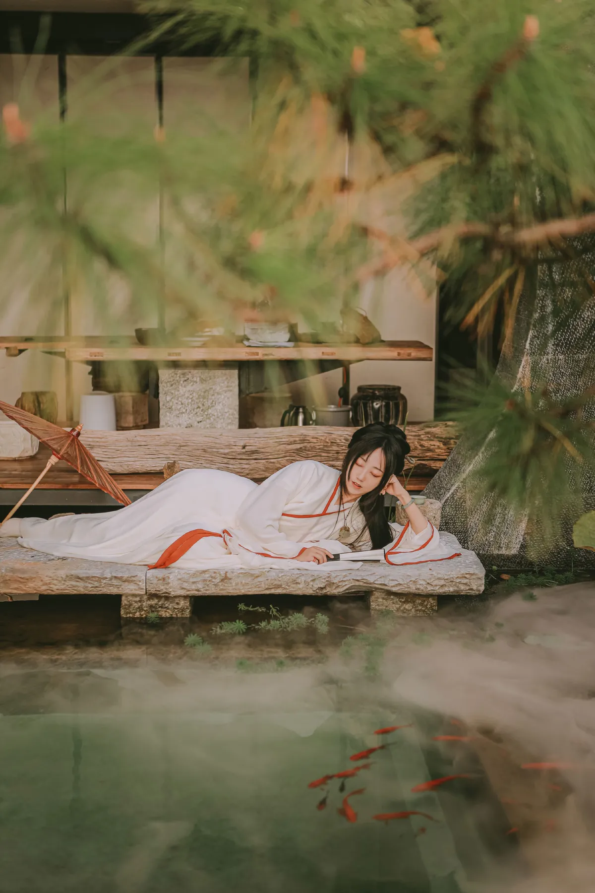 闲愁一半